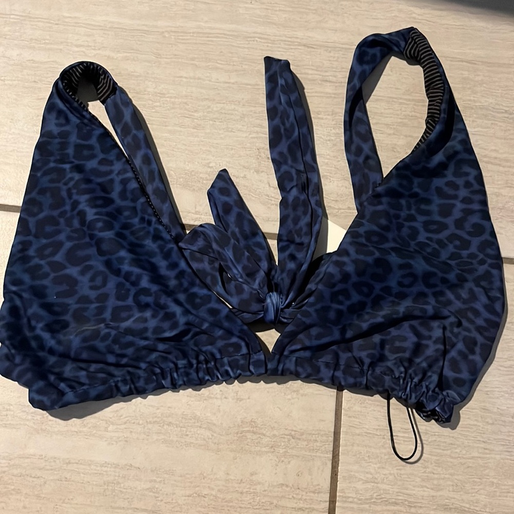 NWT Acacia Swimwear Bikini Blake Top in Print Blue Amur.
